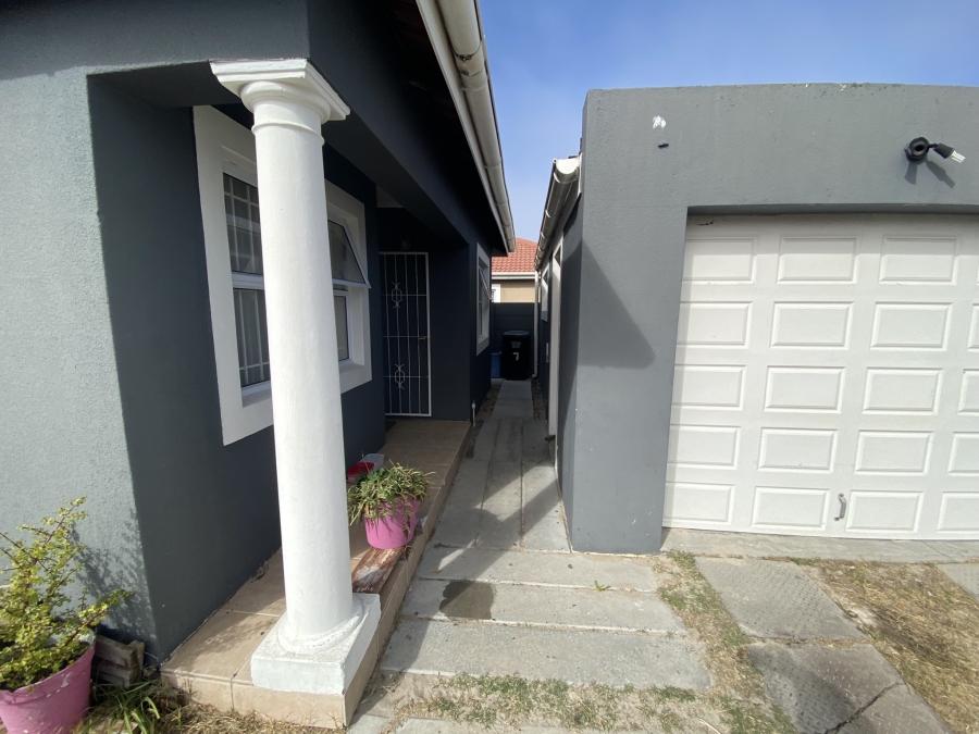To Let 3 Bedroom Property for Rent in Muizenberg Western Cape